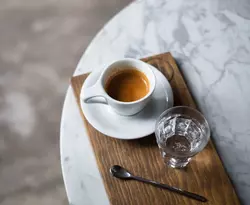 Cuál es el contenido de cafeína de un espresso shot